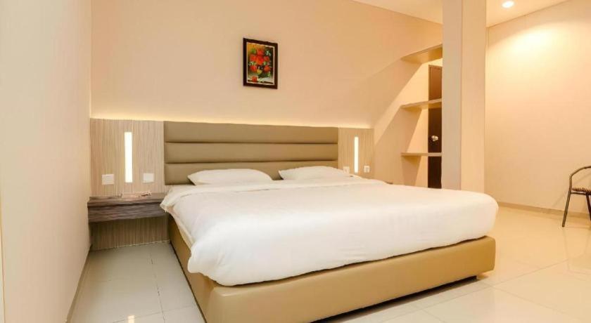Lovina Inn Hotel Batam Nagoya Exterior photo