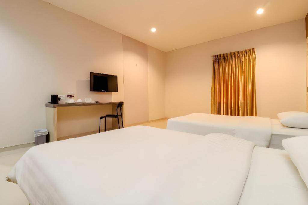 Lovina Inn Hotel Batam Nagoya Exterior photo