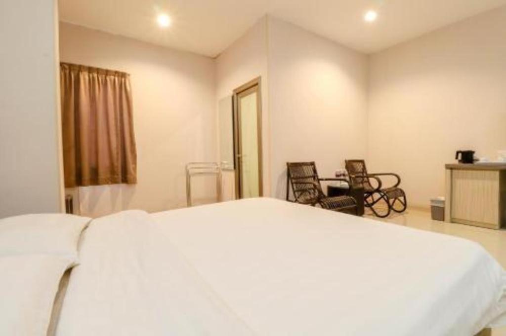 Lovina Inn Hotel Batam Nagoya Exterior photo