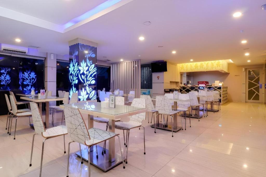 Lovina Inn Hotel Batam Nagoya Exterior photo